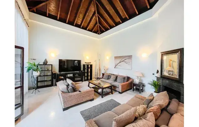 Villa de Lujo en Bahia de Banus 3 Dormitorios Piscina Privada