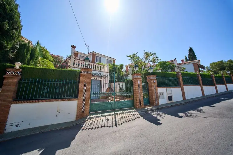 Chalet en Venta Otura Granada Dos Chalets Piscina Jardin
