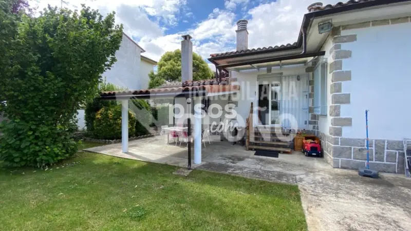 Chalet unifamiliar en venta en Avenida de Bretón de los Herreros