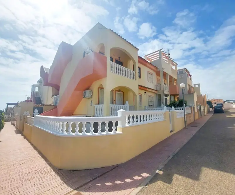 Bungalow Reformado con Piscina en Orihuela