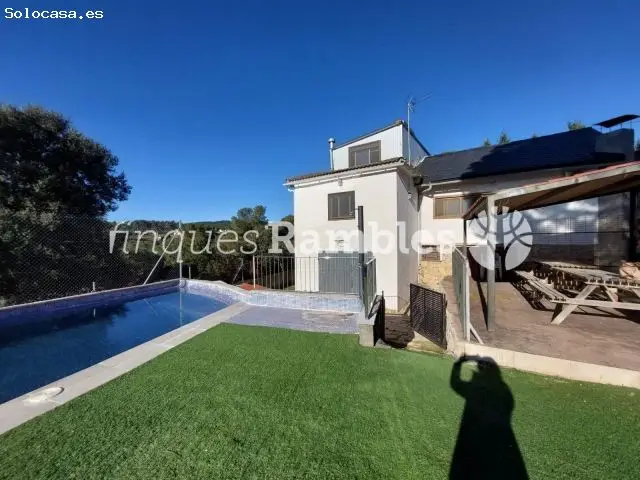 Chalet con Piscina y Parque para Familias