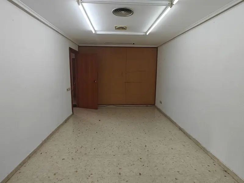 Local Comercial en Buñol Valencia 156m2 Plaza Layana