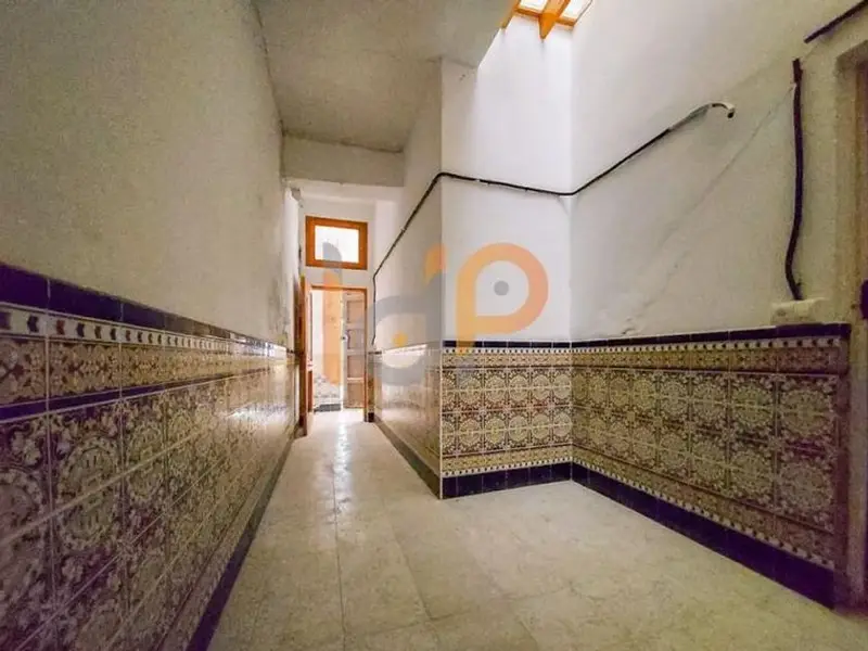 Chalet en Cuevas de Almanzora a reformar con 5 dormitorios y terraza