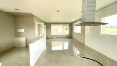 Chalet Unifamiliar en Urduliz 230m2 4 Dormitorios 3 Banos
