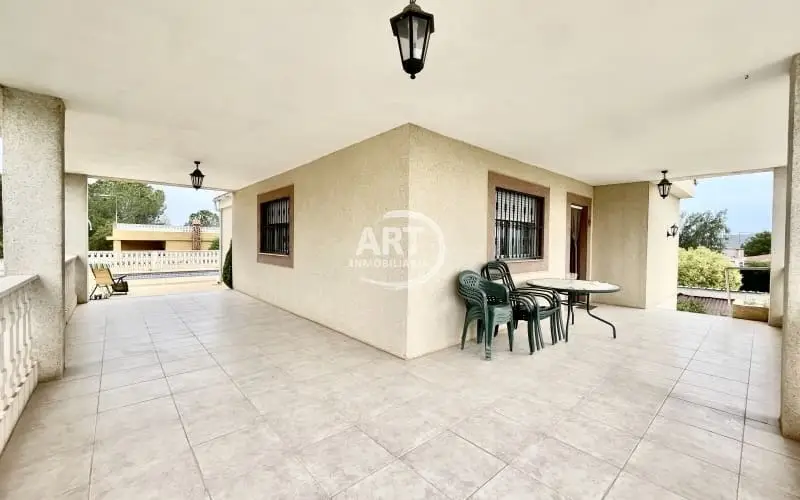 Chalet en venta en Vilamarxant / Villamarchante, Valencia