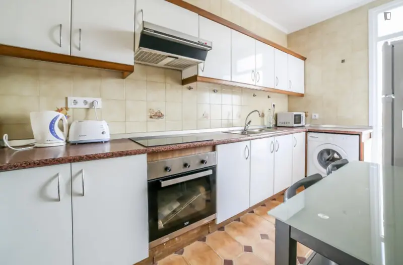 Habitacion Doble con Baño Privado en Piso Compartido