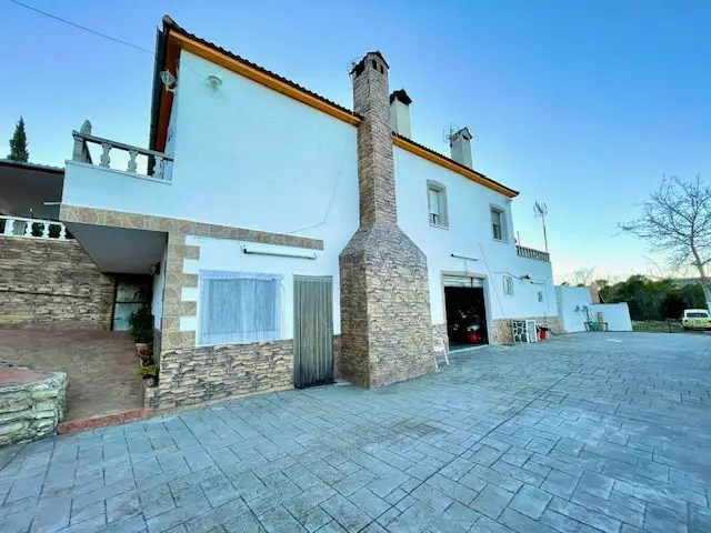 Casa en venta en Torrelles de Foix con calefacción y piscina