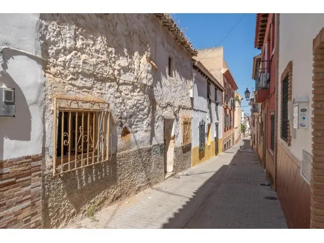Casita en Centro de La Zubia a Reformar
