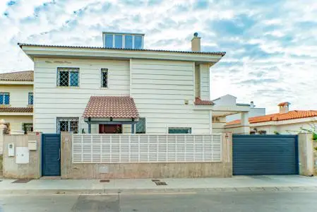 Chalet Pareado en Nueva Almeria 309m2