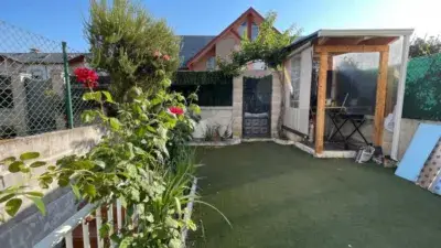 Casa adosada en venta en Aldama