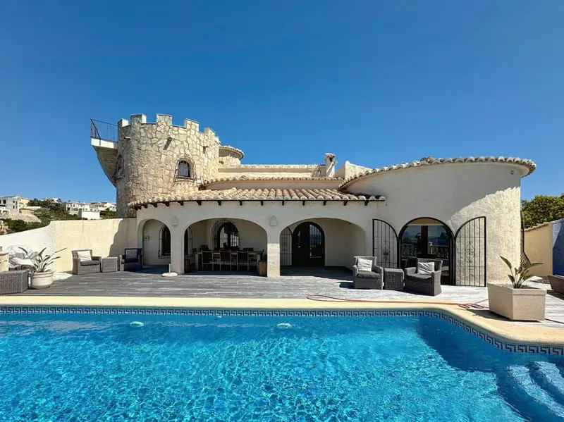 Villa con Vistas Panorámicas en Cumbre del Sol Benitachell