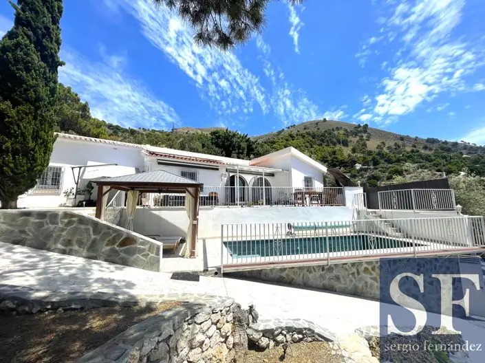 Villa en Venta 4 Dormitorios Cómpeta Piscina Vistas
