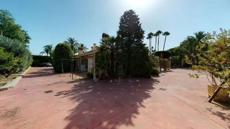 Venta Chalet con Piscina en Elche