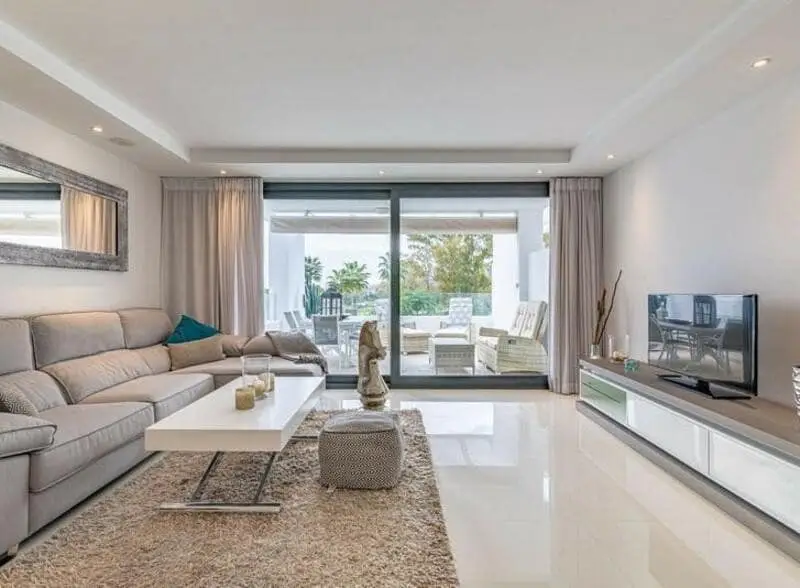Apartamento de Lujo en Estepona con Vistas al Golf