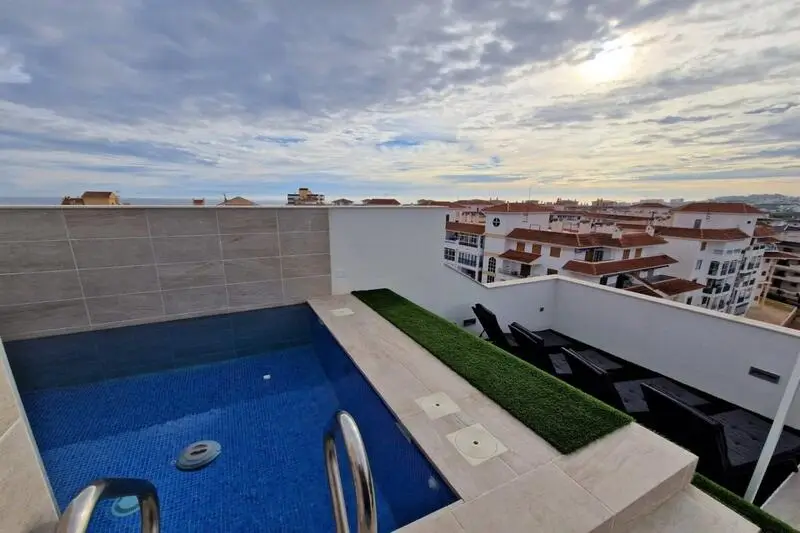 Atico en La Mata con Vistas al Mar y Piscina Privada