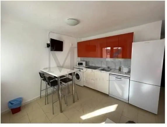 Apartamento en Costa de Antigua con Terraza y Piscina