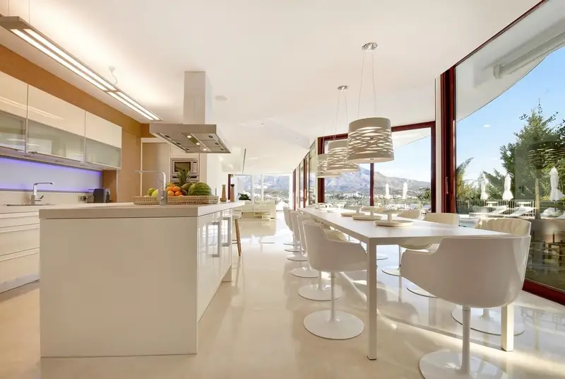 Chalet en Venta Nueva Andalucía Marbella Piscina Climatizada Vistas al Mar