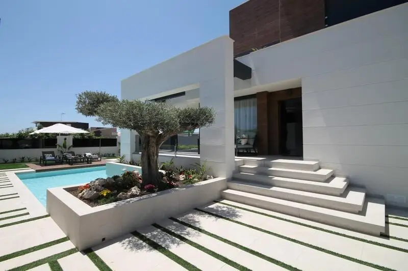 Villa de Lujo en Torrevieja 3 Dormitorios Piscina Privada