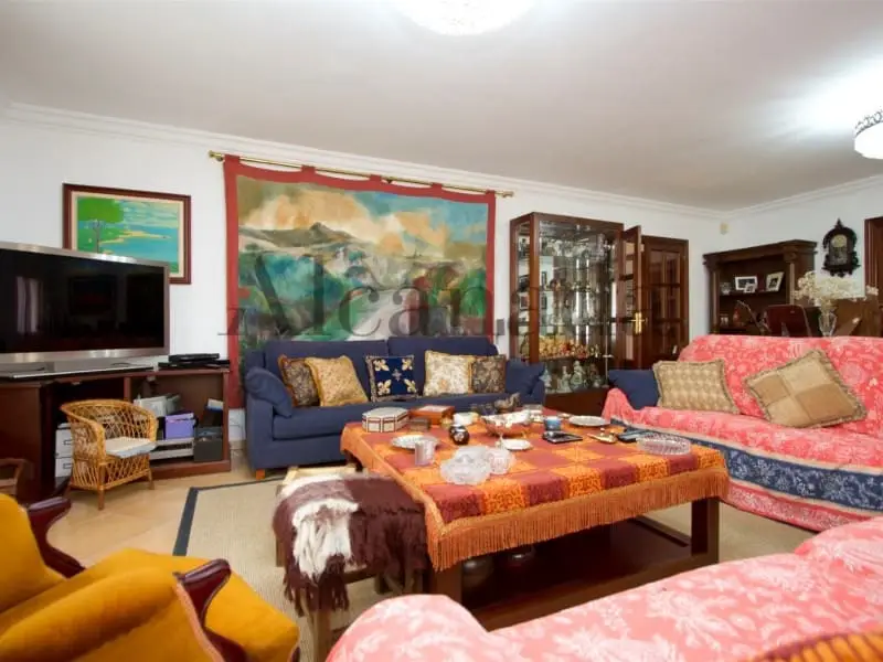 Casa familiar en Cala Ratjada con locales comerciales