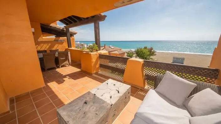 Apartamento en Primera Linea de Playa 3 Dormitorios Los Granados Duquesa