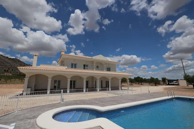 Villas de Lujo en Pinoso Alicante 4 Dormitorios 4 Baños Piscina
