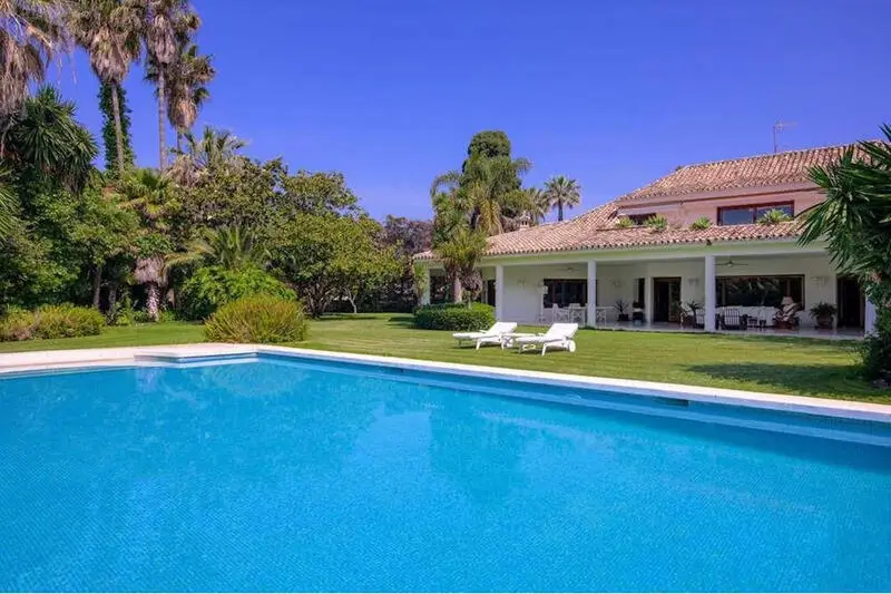 Villa de Lujo en Guadalmina Baja - Diseño Subirana