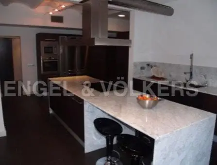 Chalet en Castelldefels 400m2 4 dormitorios Piscina Parking