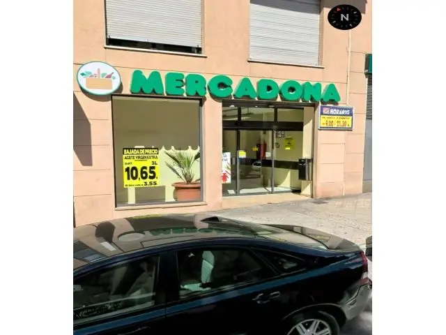 Local Comercial 4500m2 Granada Capital Barrio Periodistas