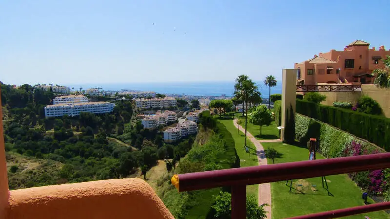 Apartamento en Calahonda con Vistas al Mar