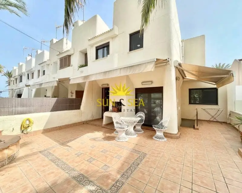Chalet Adosado en Alquiler Torrevieja 4 Dormitorios 2 Baños