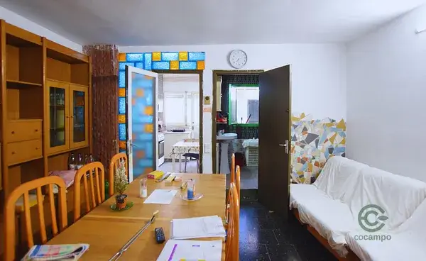 Casa con local y dos viviendas en Mataró centro