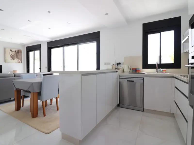 Piso de 3 Dormitorios en venta Los Montesinos, España
