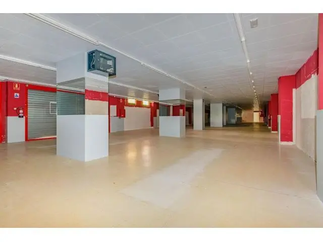 Locales en Planta Baja Edificio Neptuno Marina dOr 135m2 Terraza Parking