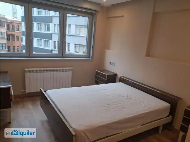 Piso en Alquiler Parcialmente Reformado 3 Dormitorios 2 Baños