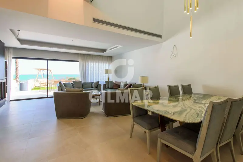 Adosado en Venta Estepona Lujo Primera Linea Playa 3 Dormitorios