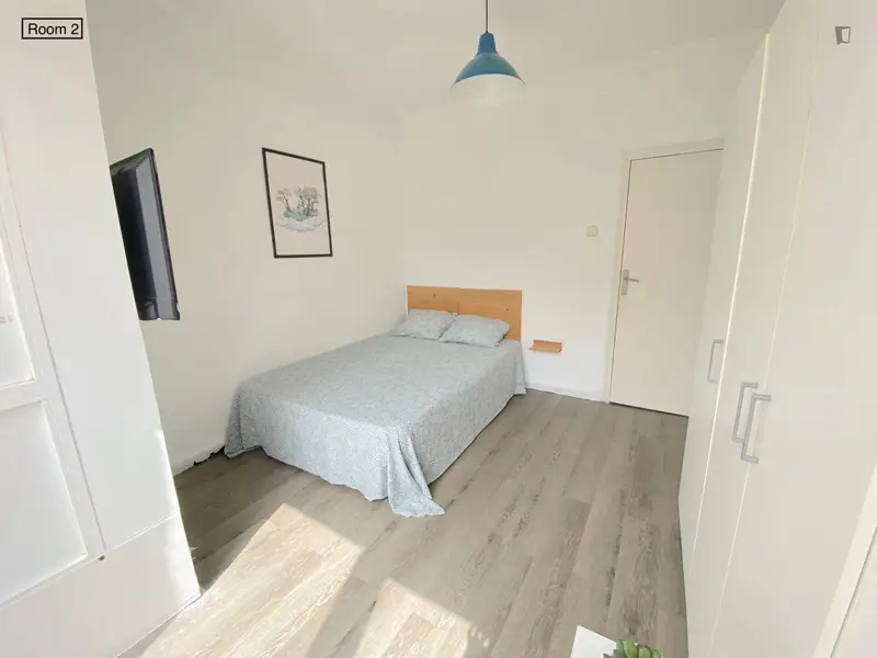Habitacion Soleada con Cama Doble Cerca del Centro de Sevilla