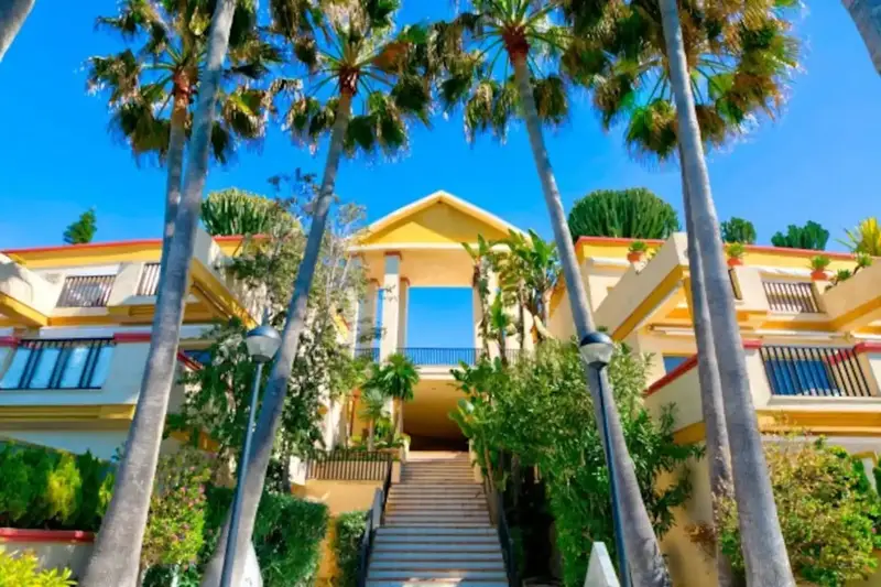 Apartamento en Marbella con Vistas al Mar y Terraza 52m2