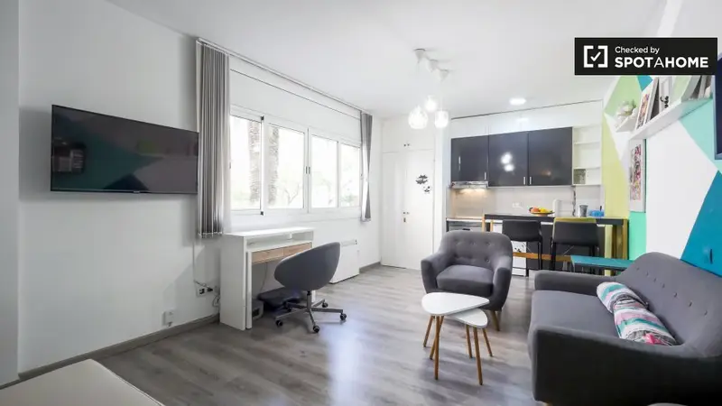 Estudio en Sarrià Barcelona Diseño Geometrico Cocina Completa