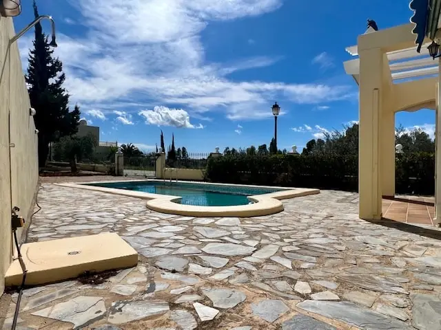 Villa 3 Dormitorios en Venta Cariatiz Almeria Piscina Privada