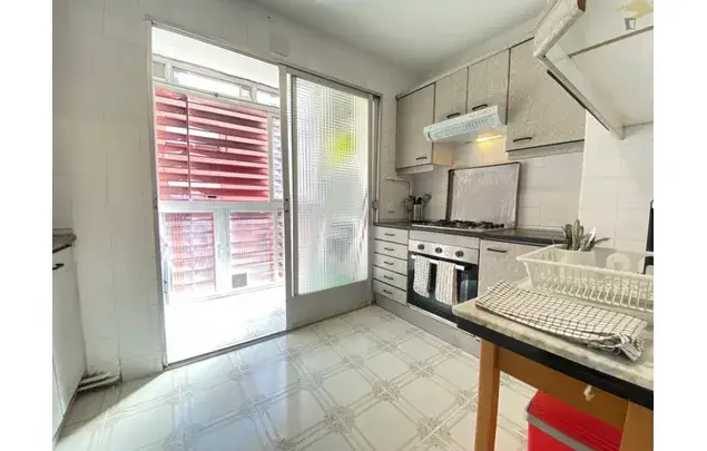 Rent 5 bedroom apartment in Madrid