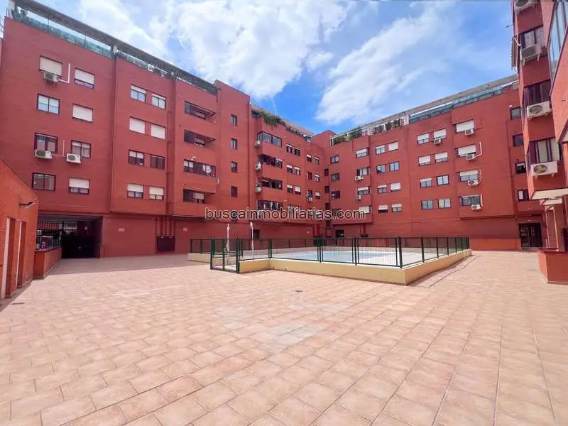 Piso en Venta Valdemoro: Amplio y Luminoso con Piscina