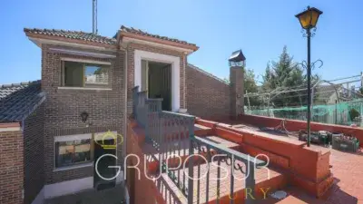Chalet en Simancas con 6 dormitorios y gran jardín
