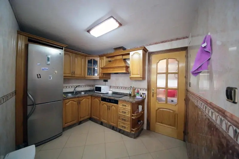 Piso en Venta en Zapillo Almeria: 2 Dormitorios Cerca del Mar