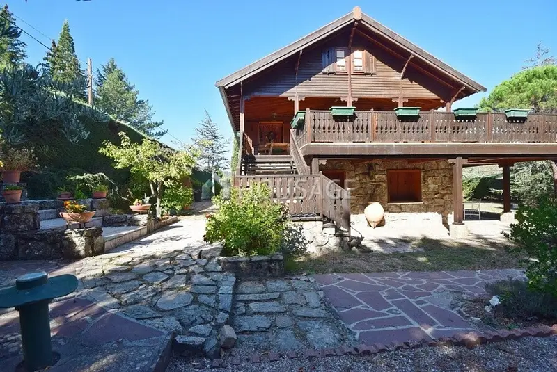 Chalet de Lujo en Collado Mediano con Vistas Panorámicas