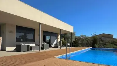 Chalet en venta en Peralada con 4 dormitorios y piscina