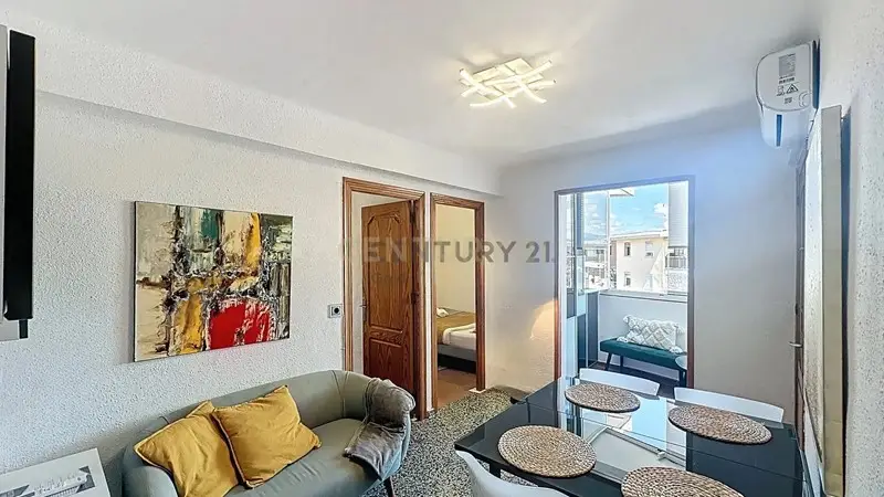 Piso en venta en M	laga: 2 habitaciones, amueblado y con licencia turistica