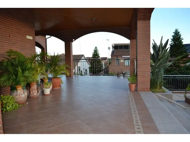 Chalet de Lujo en Venta Viladecans 597m2 4 Dormitorios Jardin Piscina
