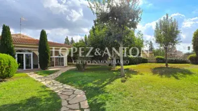 Chalet en venta en Paraíso-Los Almendros