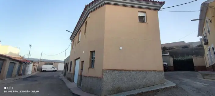 Adosado en Caudete 2 Dormitorios Garaje 30m2