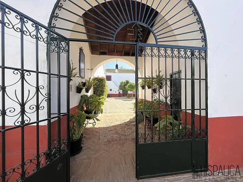 Hacienda de Lujo en Carmona con Casas Rurales y Piscina